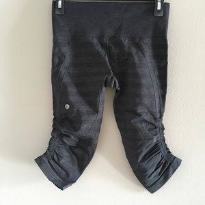Women’s LuLulemon Crop Leggings Black/ Gray